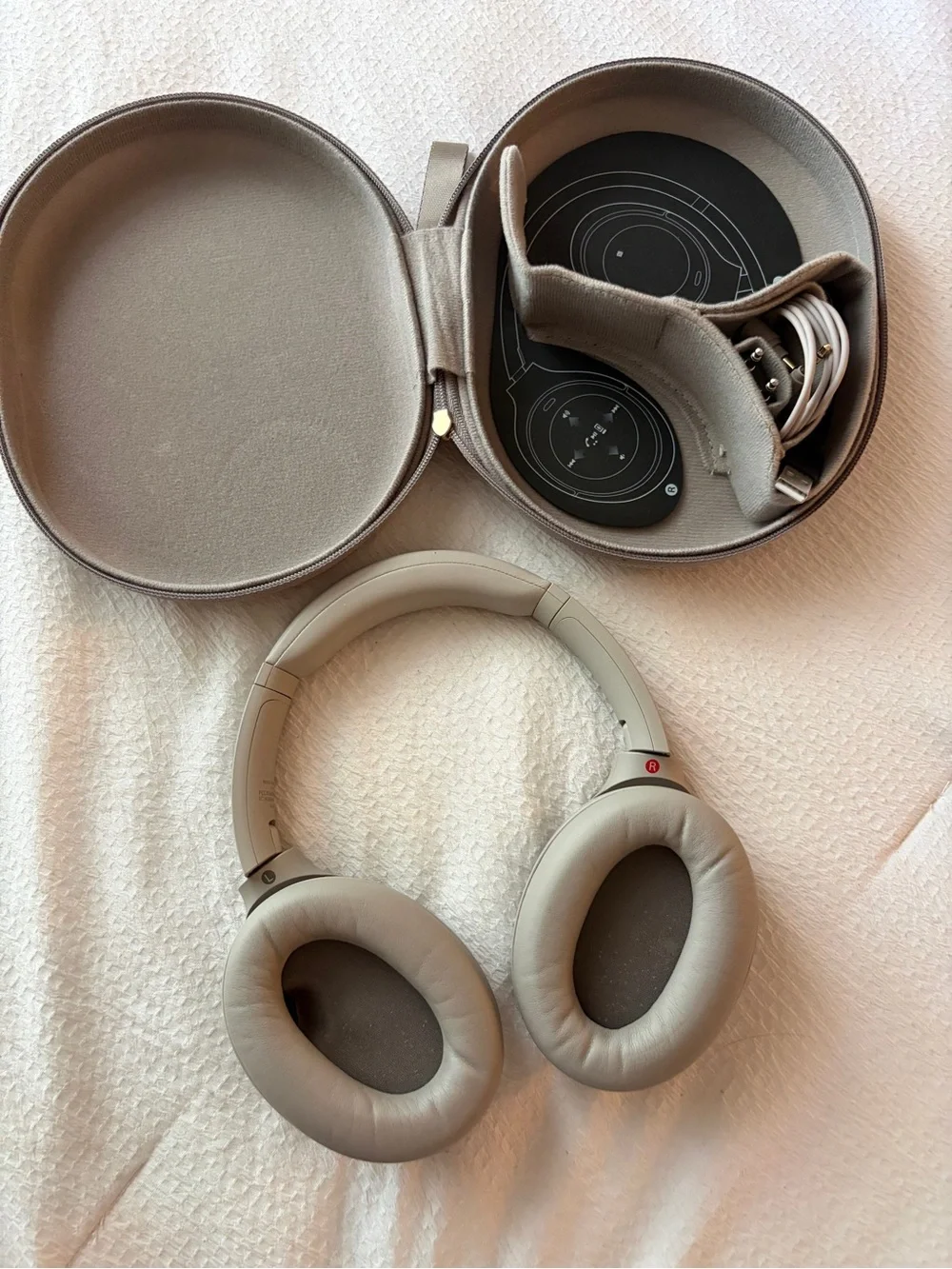 Sony WH-1000XM4 Noise cancelling Headphone Bluetooth with microphone - Silver